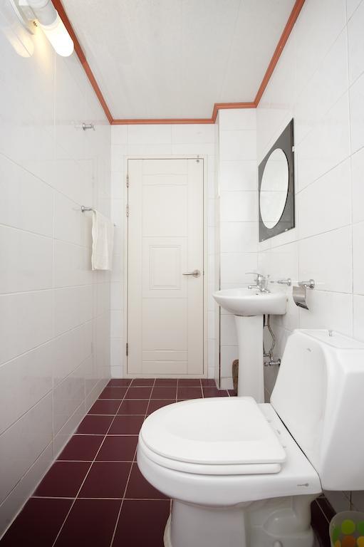 Shinchon Guest House Сеул Стая снимка