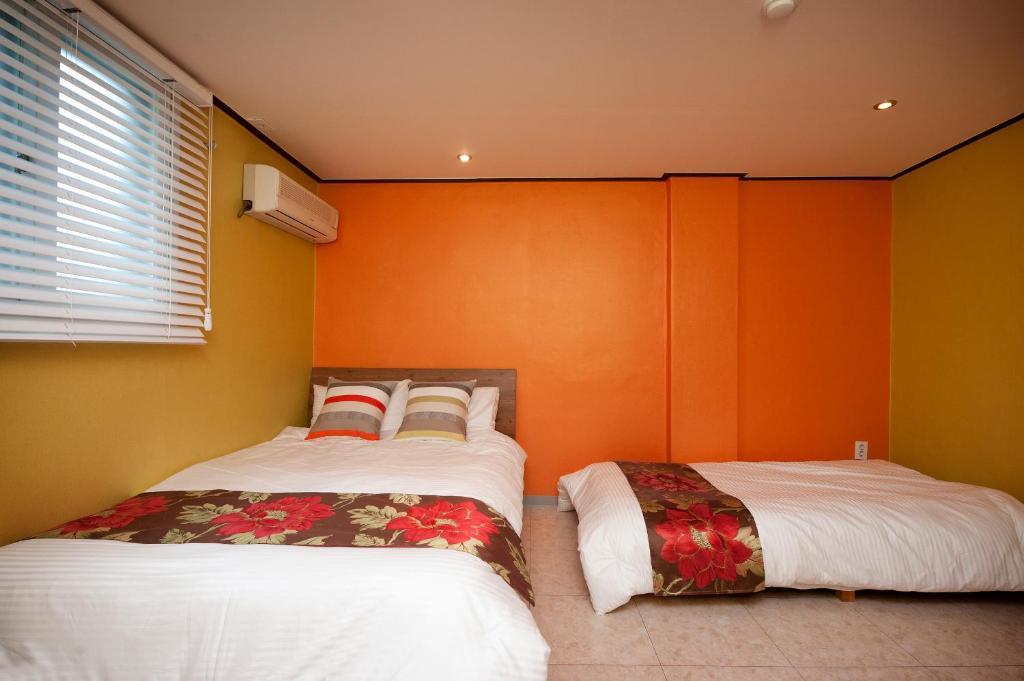 Shinchon Guest House Сеул Стая снимка